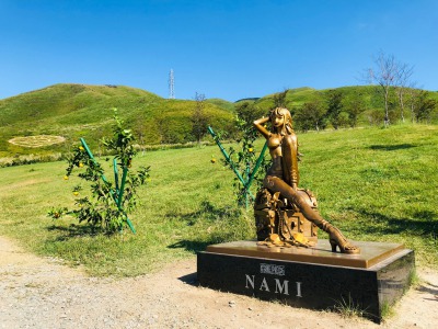 ワンピースナミ銅像
